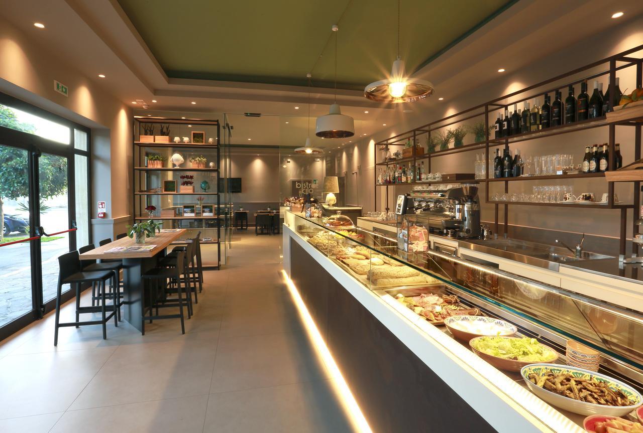 Hotel Aloisi Lecce Bagian luar foto