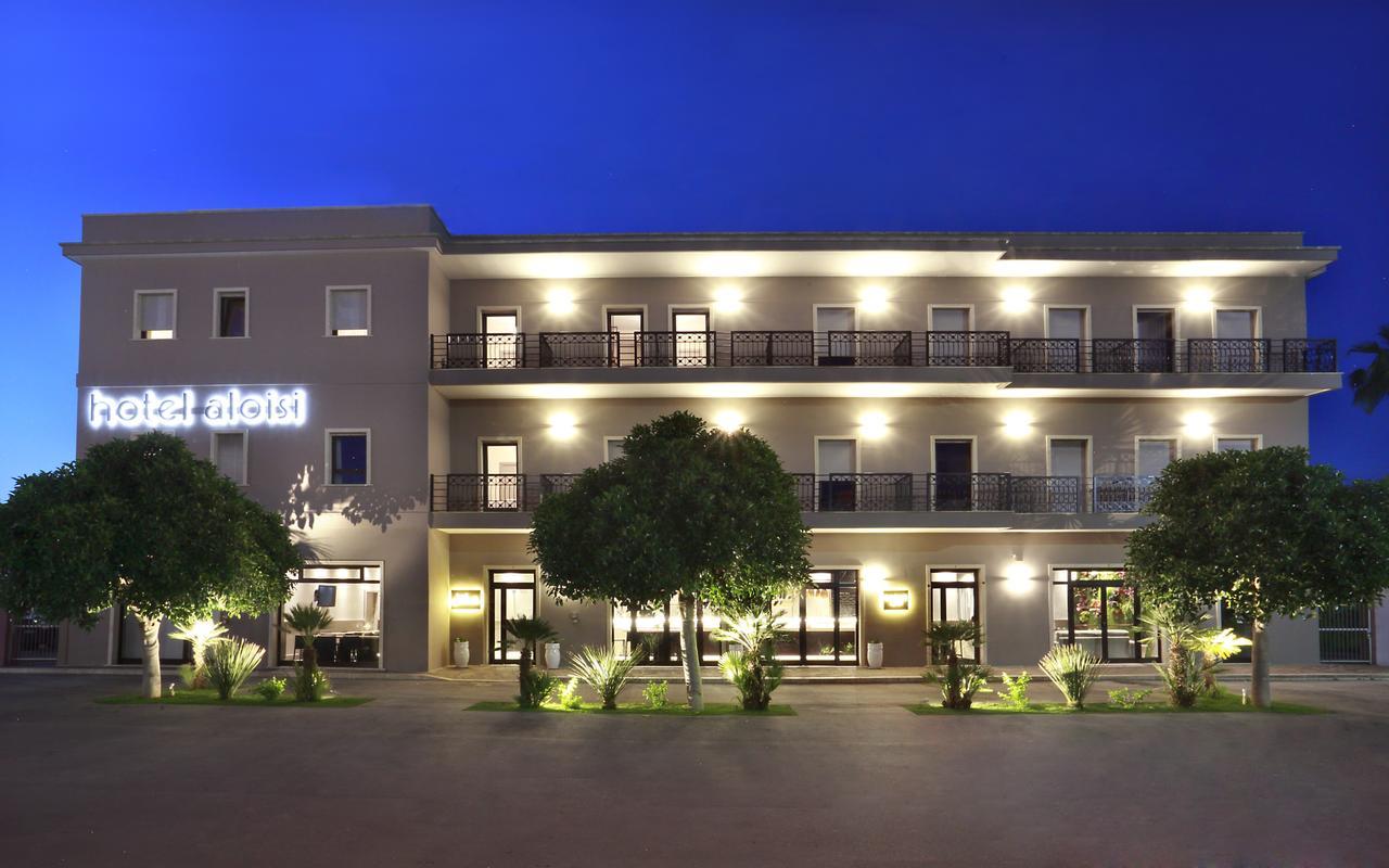 Hotel Aloisi Lecce Bagian luar foto